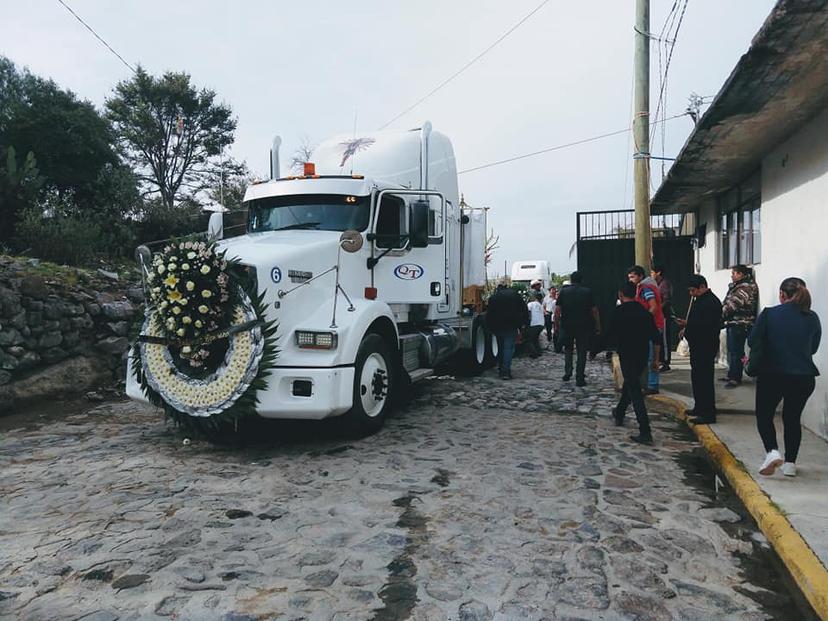 Despiden a traileros muertos en accidente de Maltrata