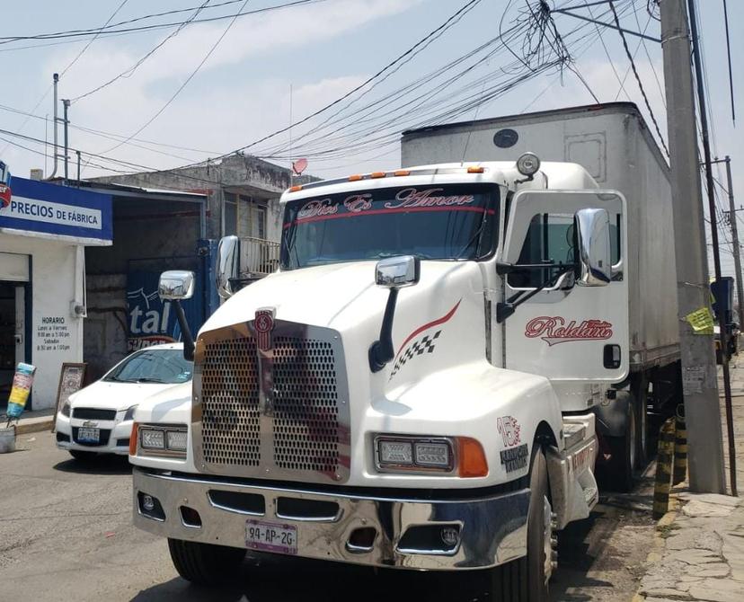 Roban en Acatzingo tractocamión que transportaba escultura de bronce 