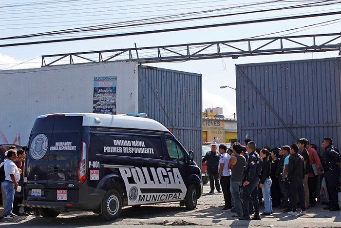 Hallan tráiler robado en bodega de la agrupación Doroteo Arango