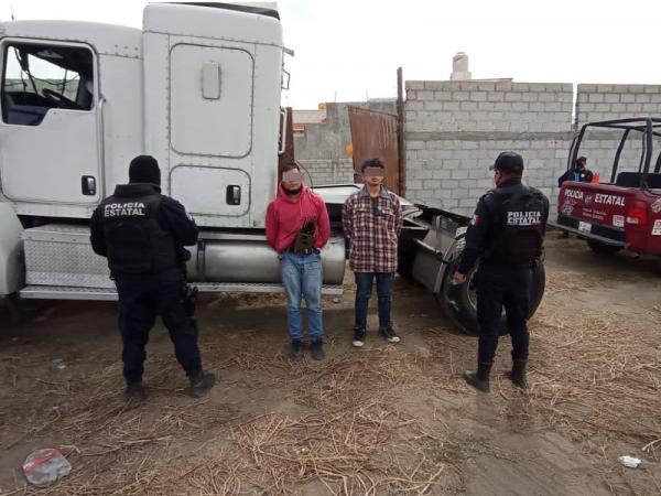 Caen jóvenes tras robar tractocamión en Serdán