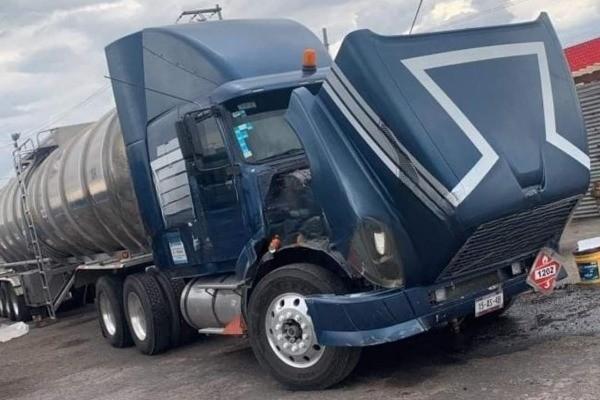 Comando entró a encierro de tractocamiones y secuestró al encargado en Coronango