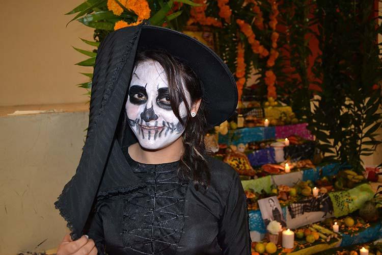 Fomentan escuelas la tradición del Día de Muertos