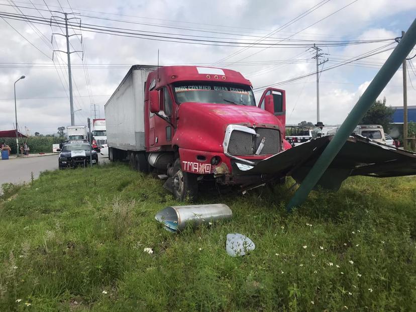 Tras balacera y persecución Guardia Nacional recupera tráiler robado en Huejotzingo