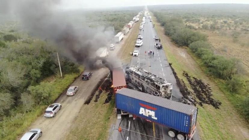 Cuatro calcinados y 15 heridos, deja accidente en la Victoria-Matamoros