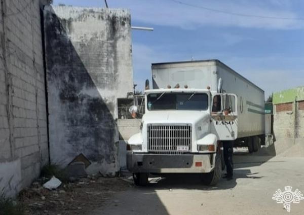 Recupera SSP en Puebla capital tráiler robado