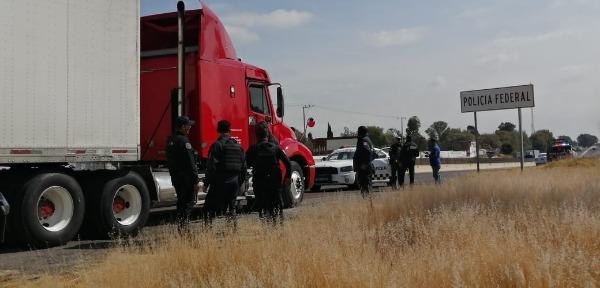 Tras persecución logran recupera tráiler en Texmelucan