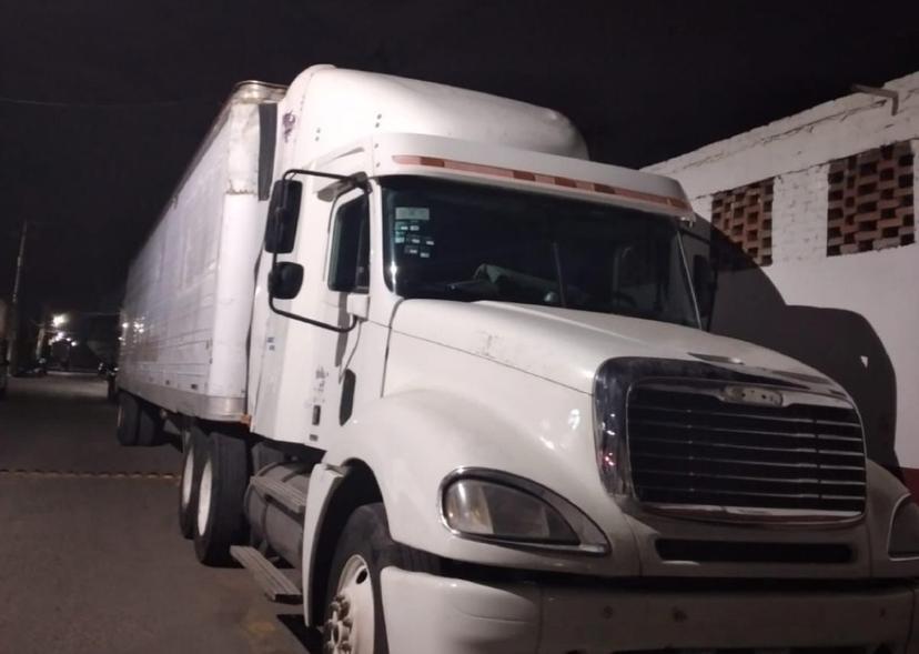 Recuperan tráiler robado entre el Periférico Ecológico y Coronango