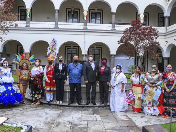 Organizan concurso de trajes típicos de Puebla