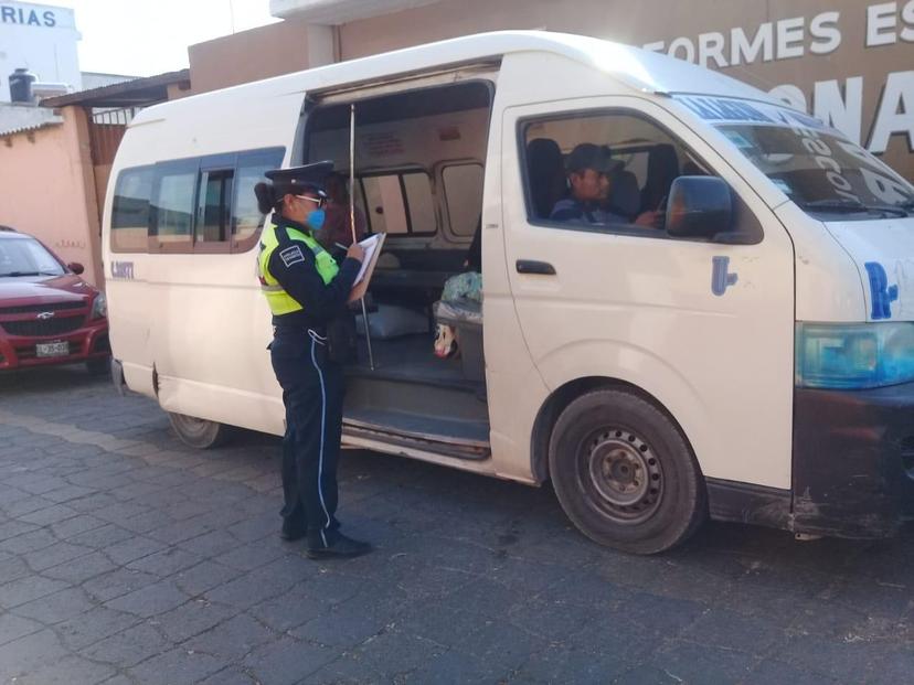 Supervisan sana distancia en transporte público de Tecamachalco