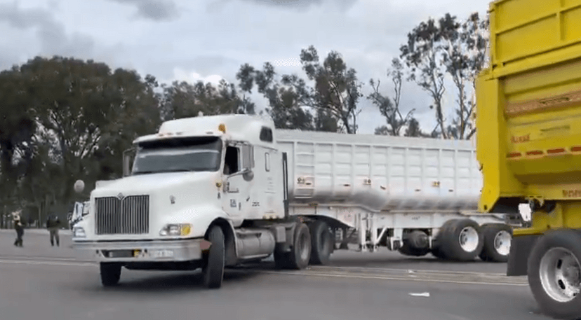 Transportistas reabren la caseta de Amozoc a las 4 de la tarde