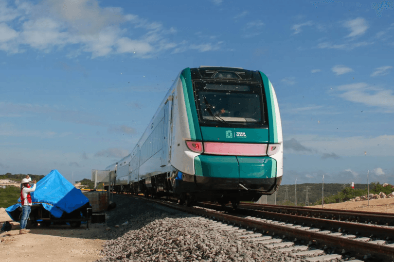 AMLO afirma que utilidades de Mexicana de Aviación y Tren Maya, no serán a corto plazo