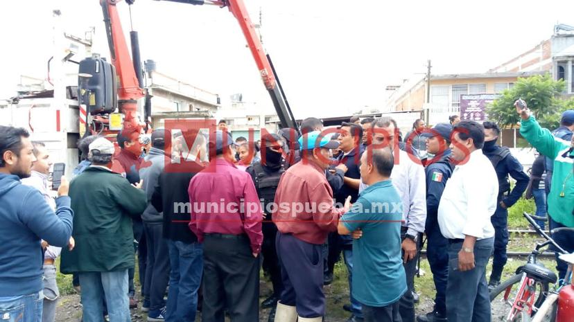 VIDEO: Enfrentamiento por trabajos de Ferrosur en Texmelucan 