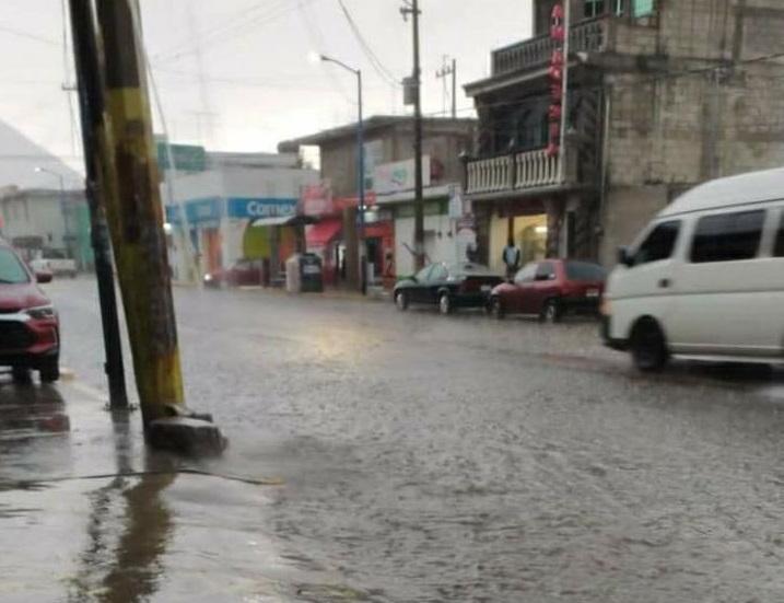 Cae tromba y afecta viviendas de juntas auxiliares en Acajete