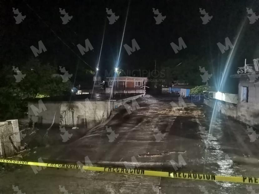 Atrapados y 70 familias afectadas dejó tromba en Tepeojuma e Izúcar