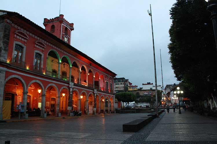 VIDEO No era leyenda, hallan túneles históricos en Huauchinango