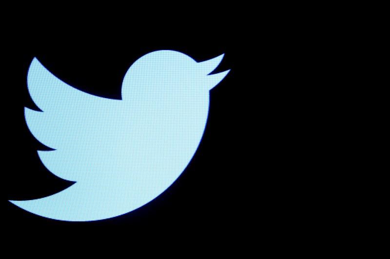 Twitter advierte caída en usuarios, pero supera previsión de ventas y ganancias