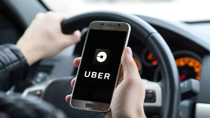 Uber dará viajes gratis en apoyo a vacunación de 50 y más