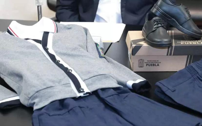 Gobierno de Puebla analiza cambio de color de uniformes escolares