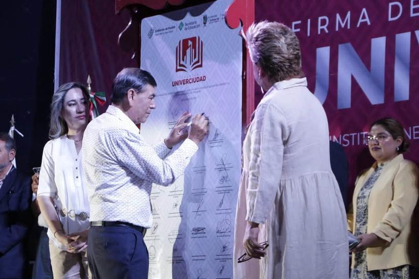 Firma Tehuacán convenio con 27 instituciones de educación superior 