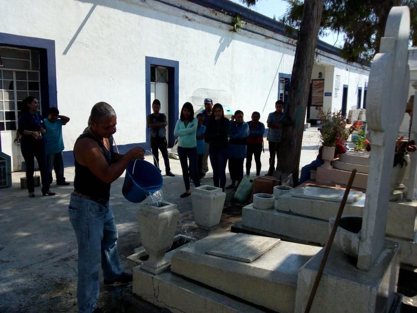 Recomiendan no desperdiciar agua al visitar los panteones