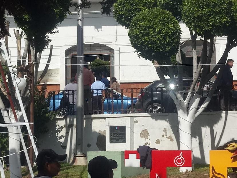 Tianguistas protestan por ambulantes en Tecamachalco
