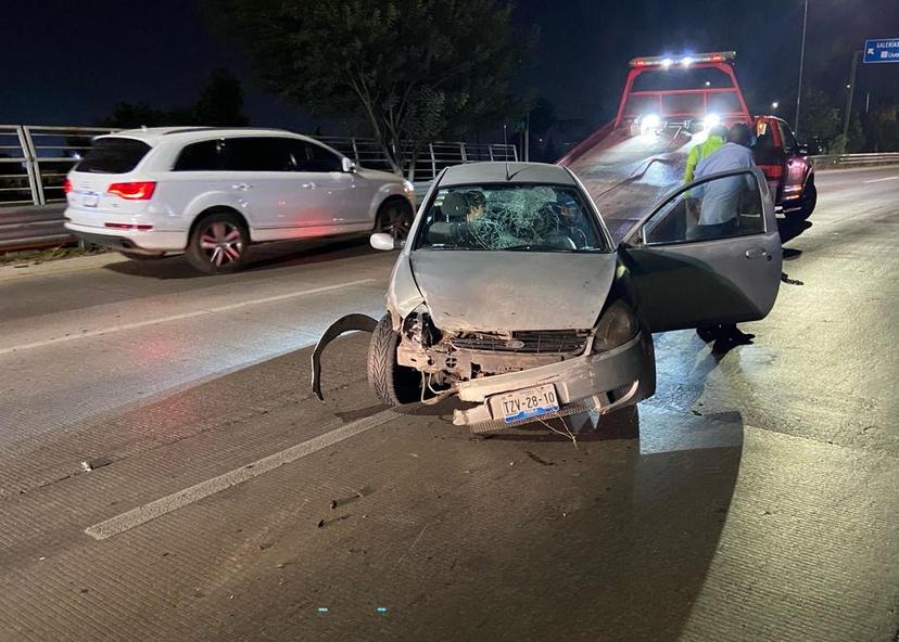 Ebrio, se le escapa a la policía tras chocar en la federal Atlixco-Puebla