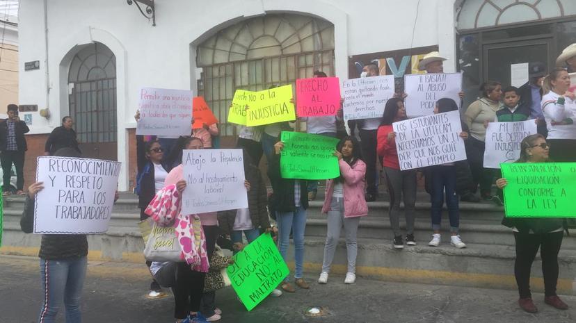 Maestros de la Uttecam exigen ser restituidos en sus trabajos