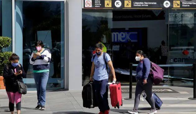 Por vacaciones intenso movimiento en terminales y aeropuertos