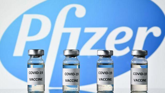  FDA avala refuerzos de vacunas de Moderna y Pfizer contra ómicron 