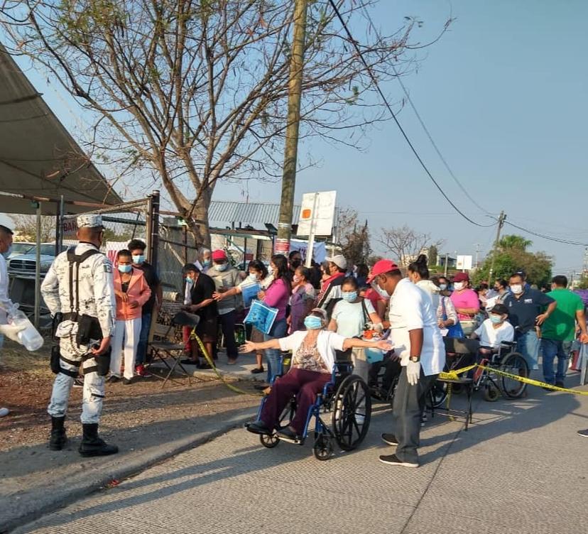 En tres días vacunan a 10 mil personas en Izúcar contra Covid