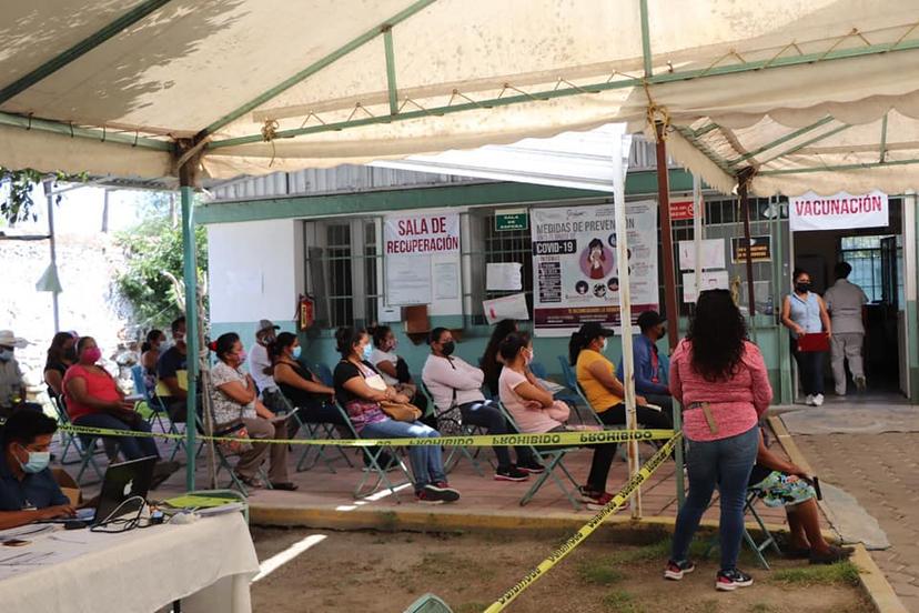 Treintañeros no acuden a vacunarse contra Covid19 en Izúcar