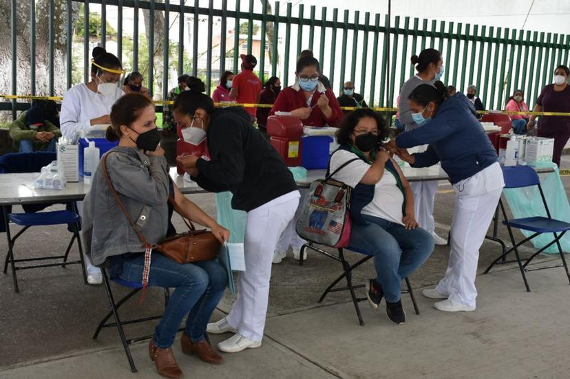 Texmeluquenses de 40 y más se muestran participativos en vacunación Covid