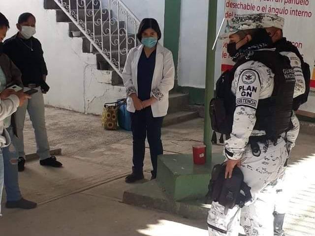 Con apoyo de Guardia Nacional aplican vacunas en mixteca poblana