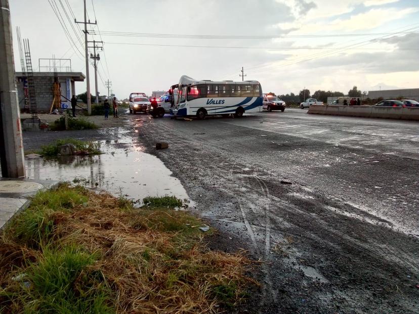 Cuatro pasajeros resultan heridos en accidente automovilístico en Huixcolotla