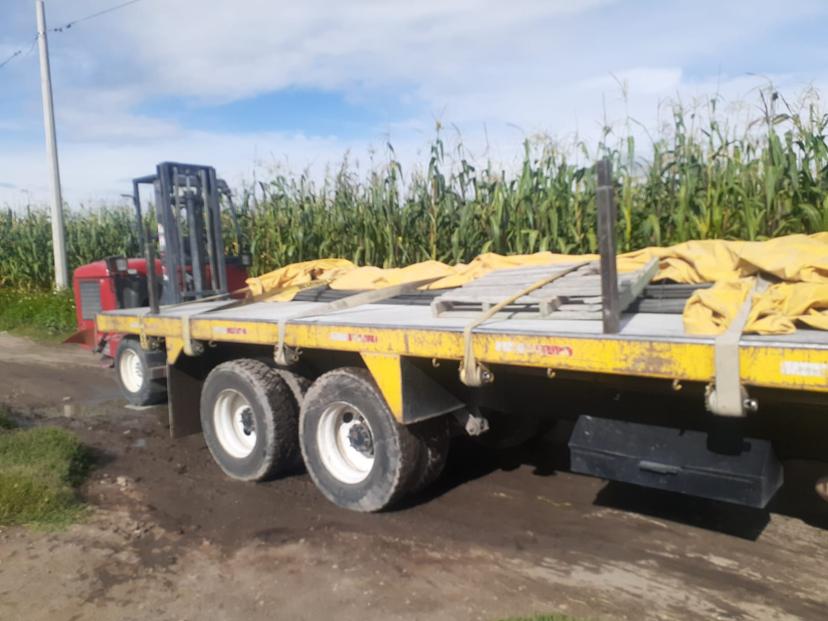 Recuperan tráiler robado cargado con varilla en Texmelucan