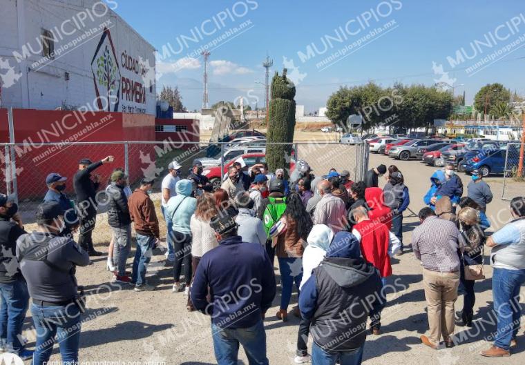 VIDEO Acusan a policías de Texmelucan de golpear a integrante de Vecinos Vigilantes