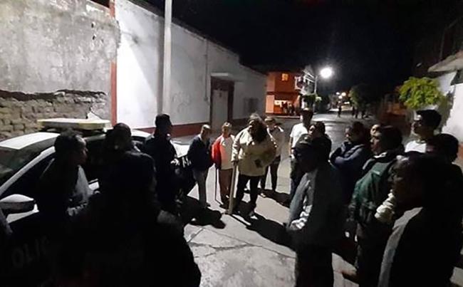 Con silbatos vecinos evitan robo de casa en Atlixco