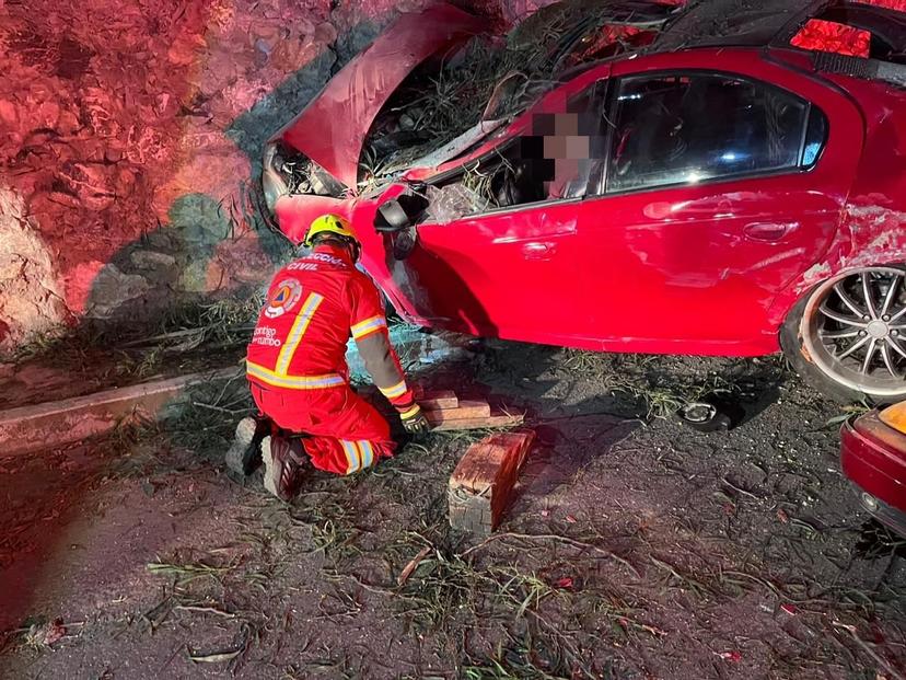 Cuatro prensados por choque automovilístico en el Periférico Ecológico