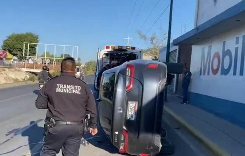 Vuelca al quedarse dormido al volante en Tehuacán 