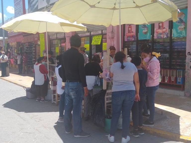 Retiran a vendedoras de antojitos de Coapan por ejecución de obra en Tehuacán