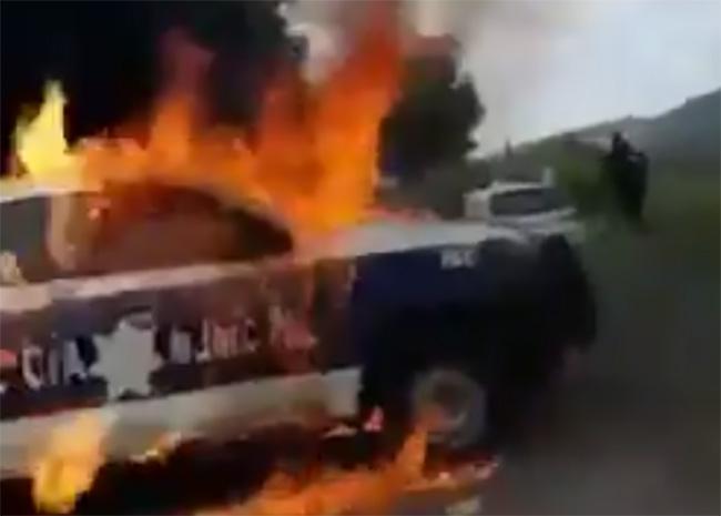 VIDEO A balazos policía impidió que pobladores de Tepeaca quemaran patrulla