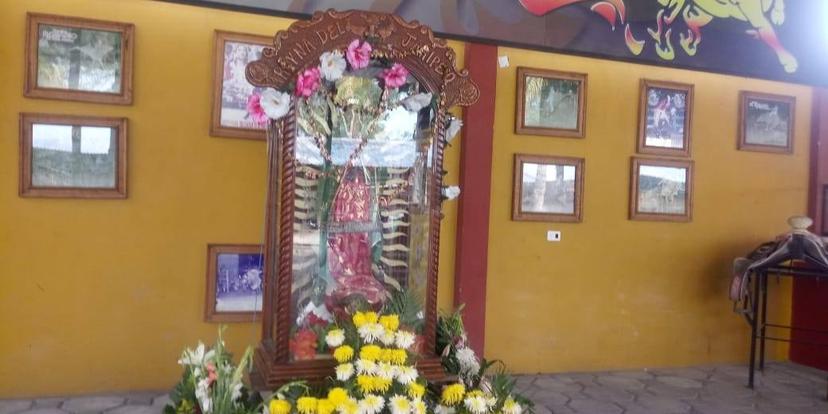 Virgen del Jaripeo recorre Izúcar y le piden que acabe con la pandemia