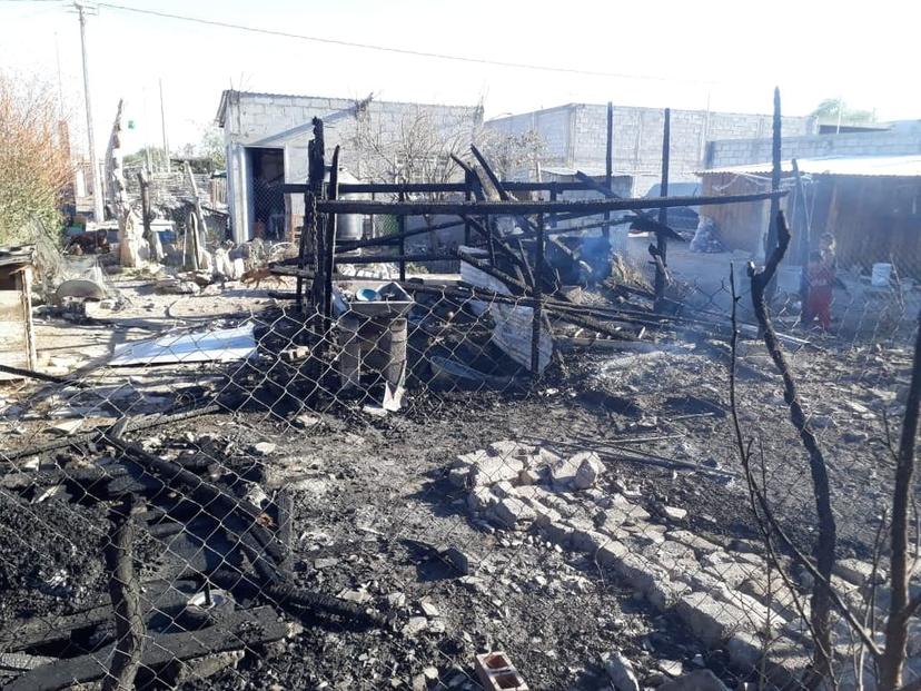 Incendio reduce a cenizas humilde vivienda en Tehuacán 