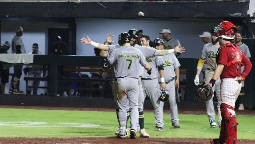 Los Pericos se apuntan la serie en Campeche