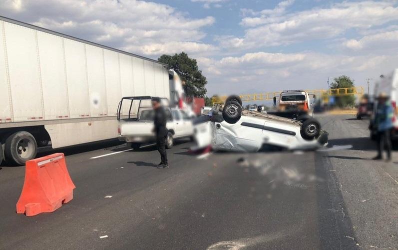 Volcadura provoca cierre parcial de la autopista México-Puebla