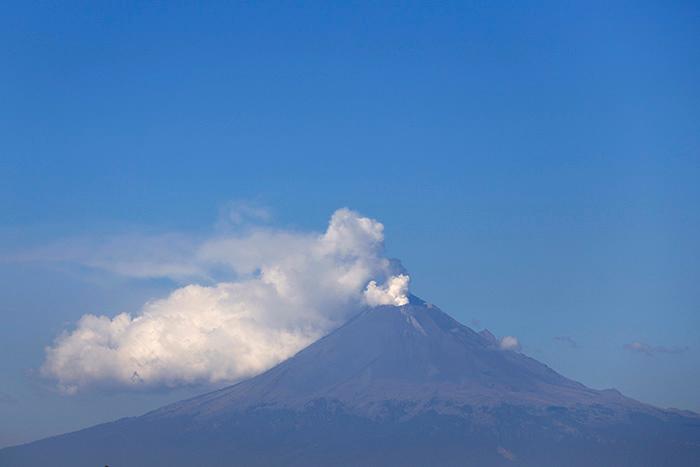 Popocatépetl registra explosión