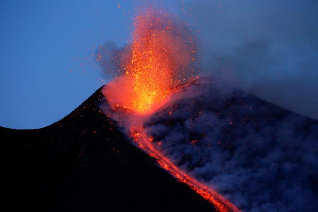 El volcán Etna hace erupción 