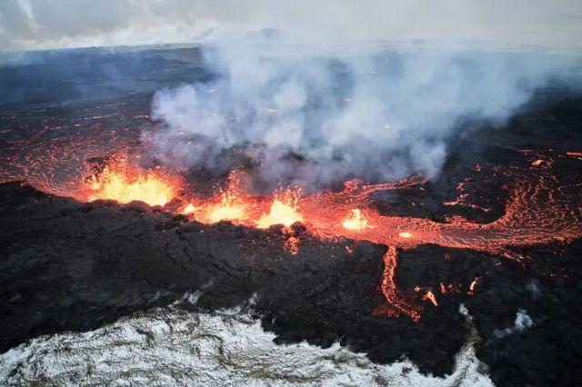 Islandia bajo alerta de erupción volcánica