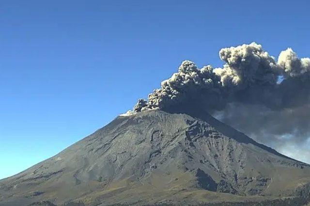 Clases continúan a pesar de aumento de ceniza por el Popocatépetl