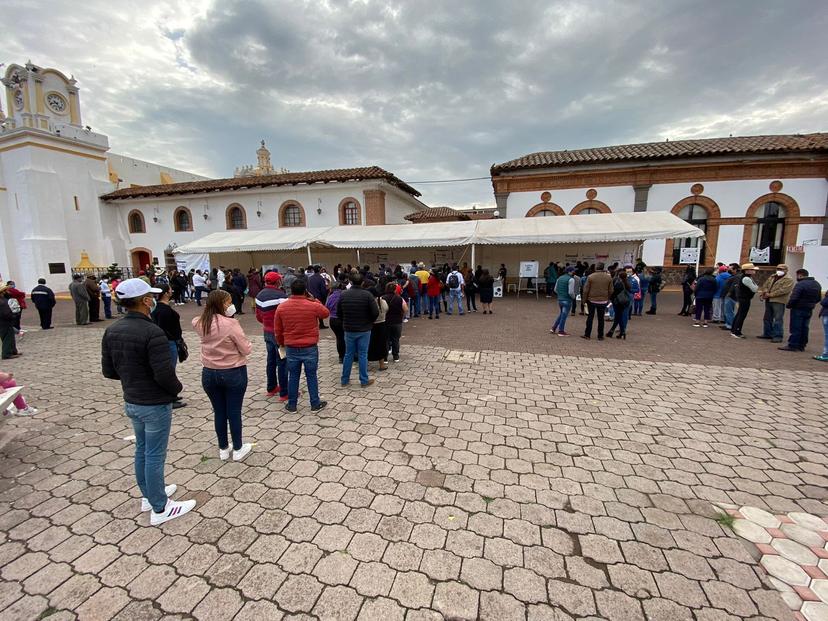 Ciudadanos salen a votar, pero las casillas abren tarde o siguen sin instalarse